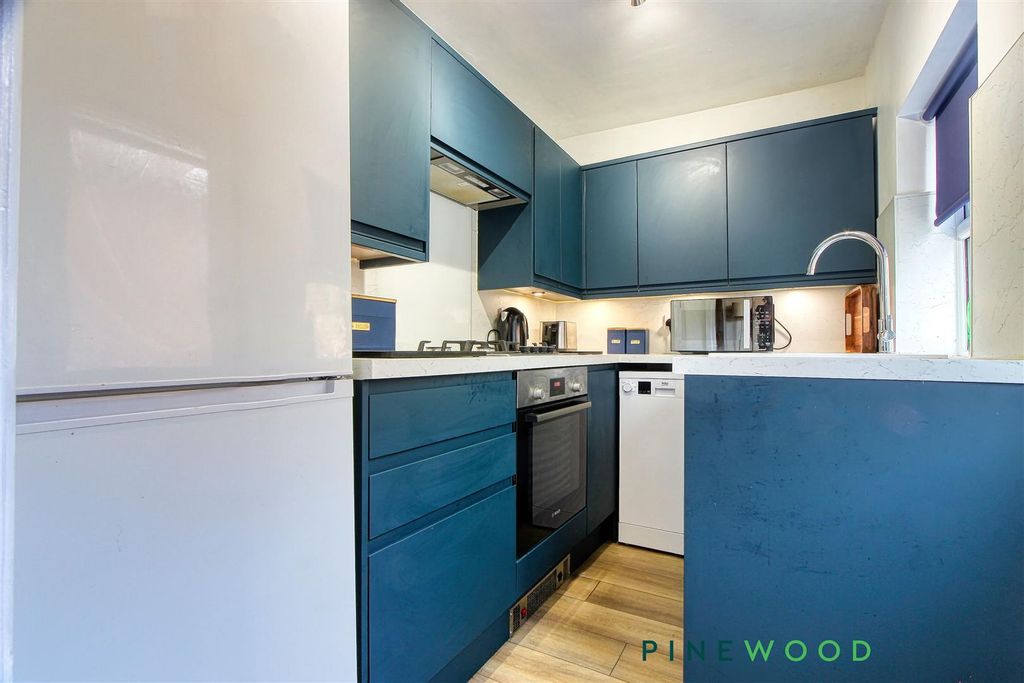 Property photo 2 of 14 Kitchen