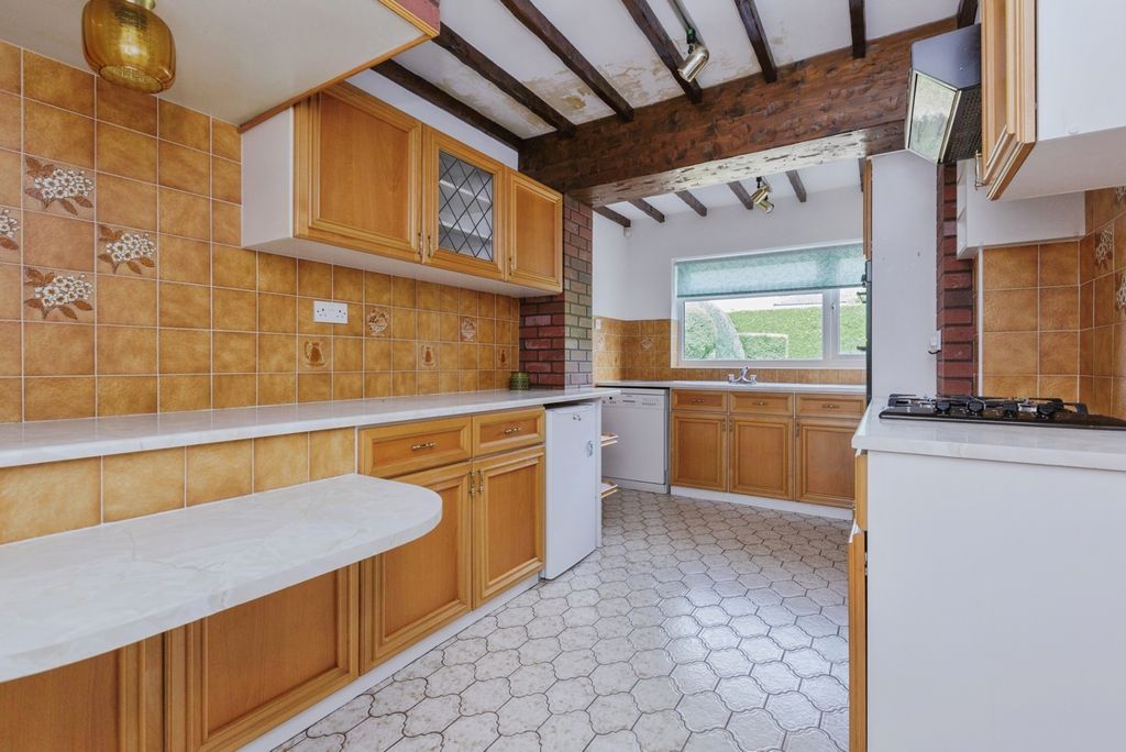 Property photo 3 of 17 Kitchen