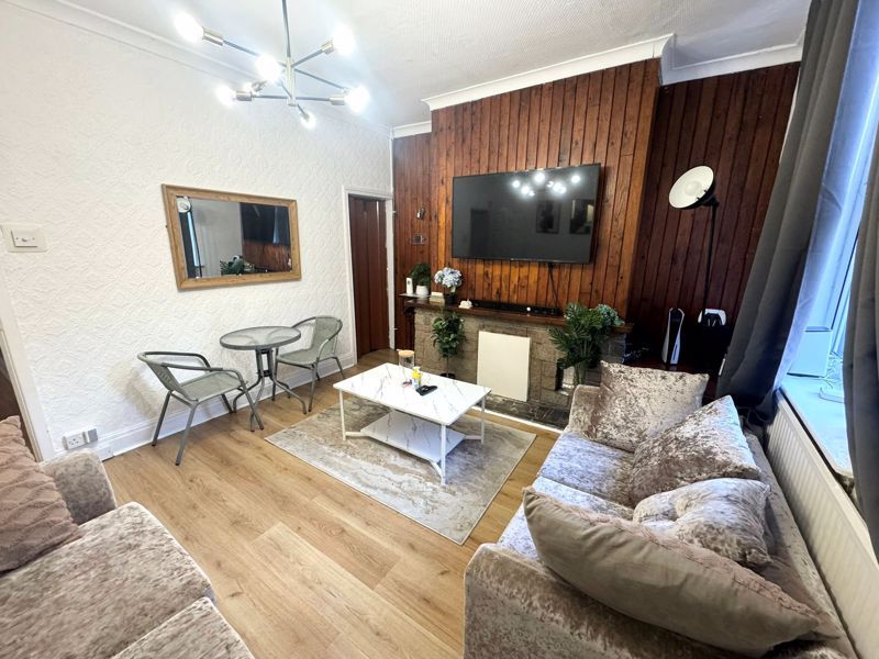 Property photo 1 of 7 Photo 3