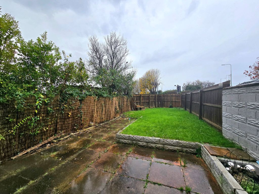 Property photo 3 of 12 Garden