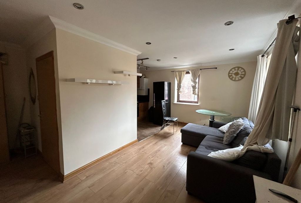 Property photo 2 of 8