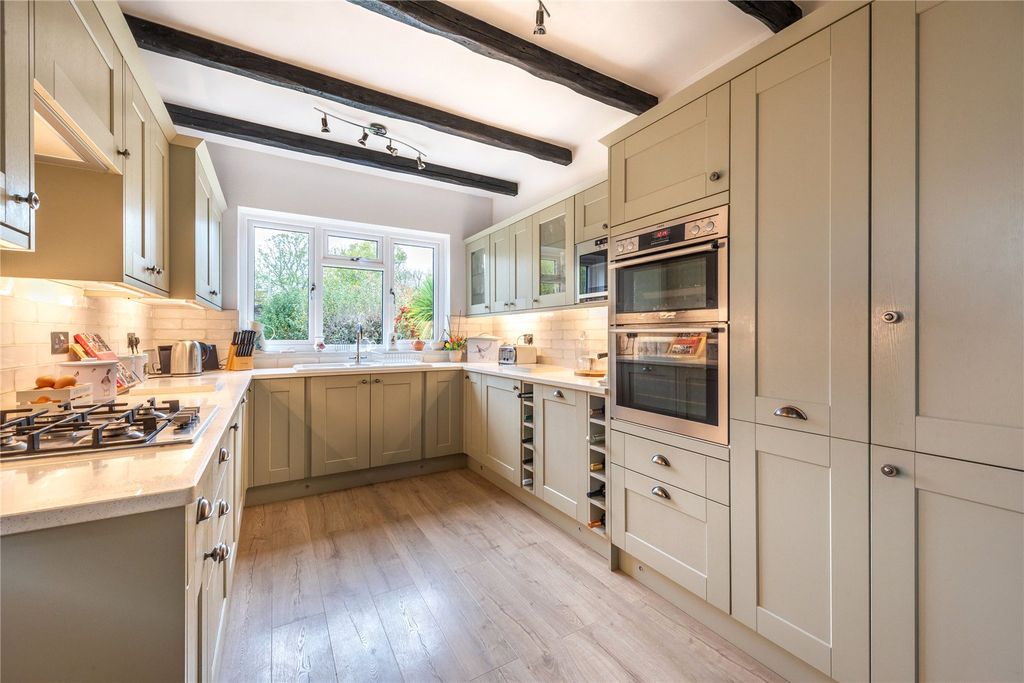 Property photo 3 of 16 Picture No. 11