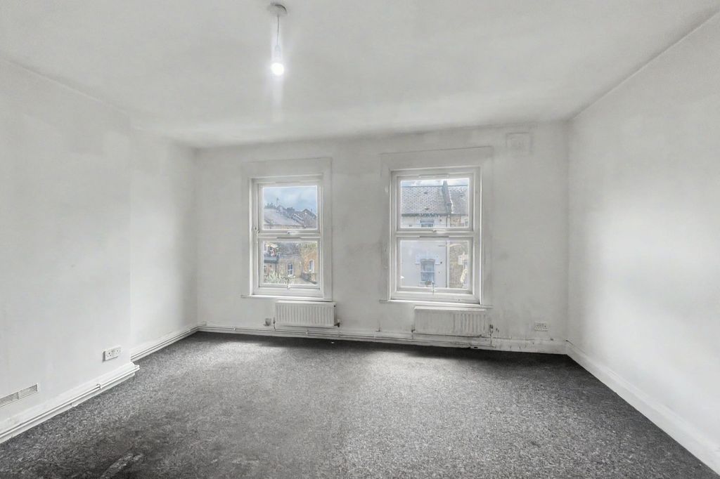 Property photo 2 of 8 Flat C, 10 Loveridge Road, West Hampstead, London Nw6 2DT