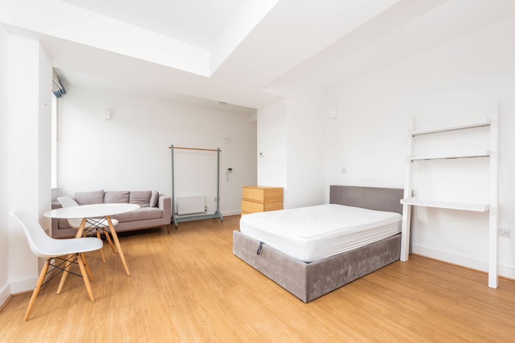 Property photo 3 of 11 Studio Room