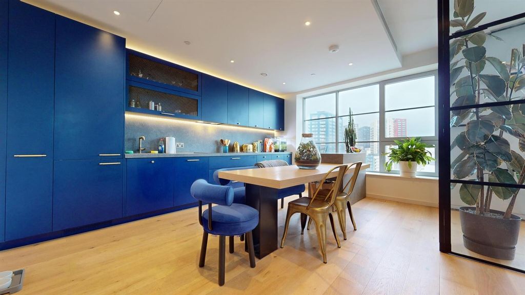 Property photo 3 of 12 London City Island - Modern New Kitchen For Sale,