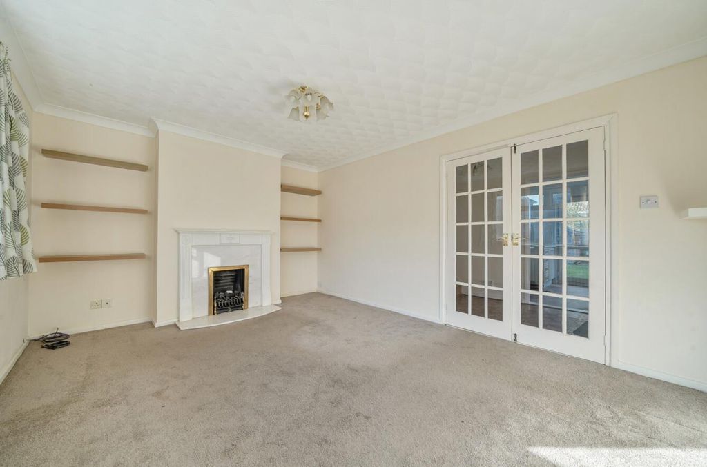 Property photo 2 of 14 10 Beresford Road (6).Jpg