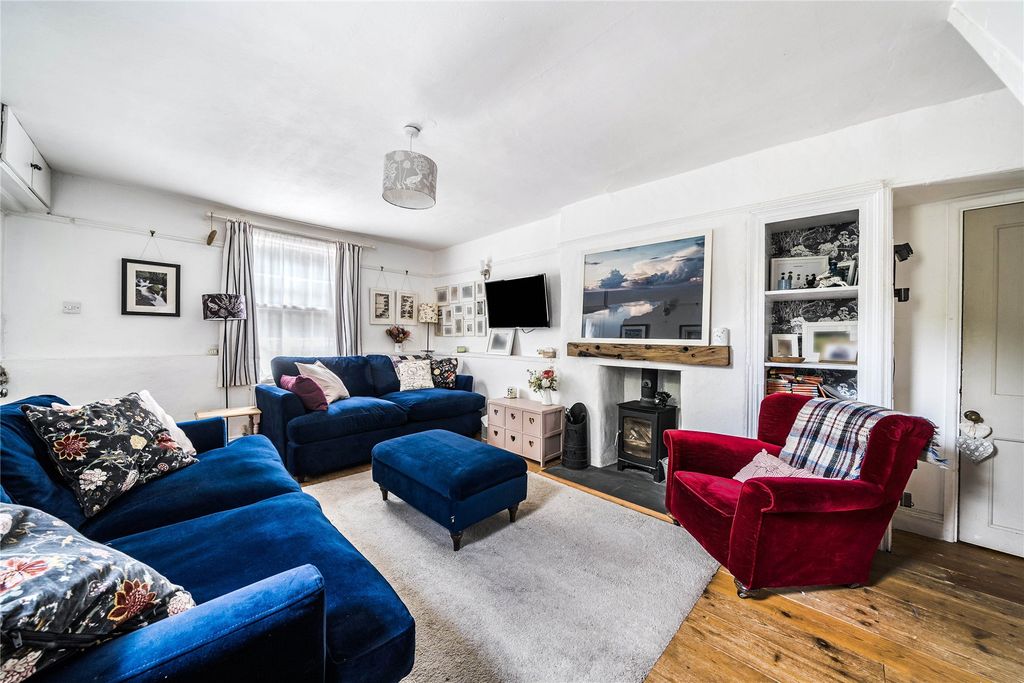 Property photo 3 of 17 Living Room