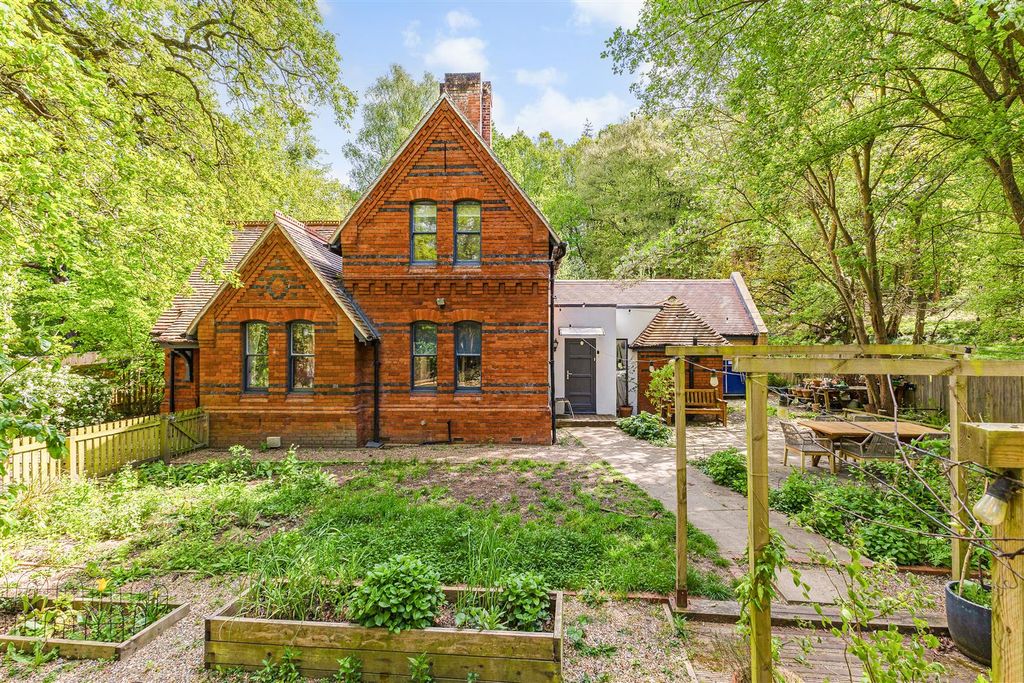 Property photo 1 of 22 107772_Virginia Water Lodge Buckhurst Road-6.Jpg