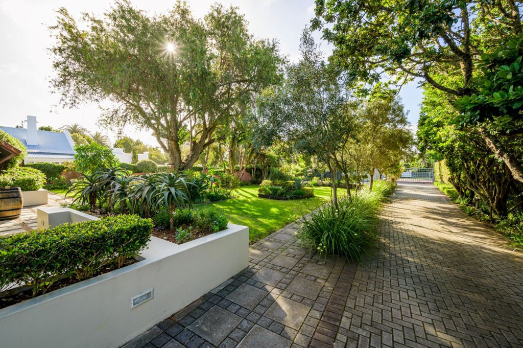 Property photo 2 of 40 1Plz1633909
