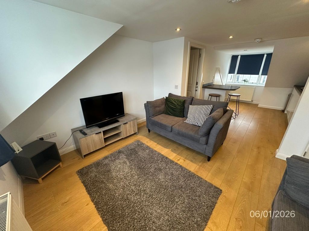 Property photo 1 of 11 Lounge Open Plan Kit
