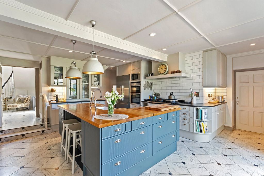 Additional image 10 of 6 bed detached house for saleAshendene Road, Bayford, Hertfordshire SG13