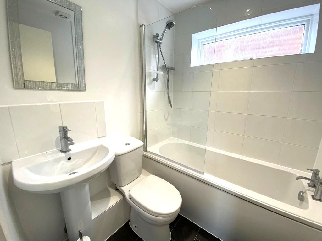 Property photo 3 of 5 Main Bathroom
