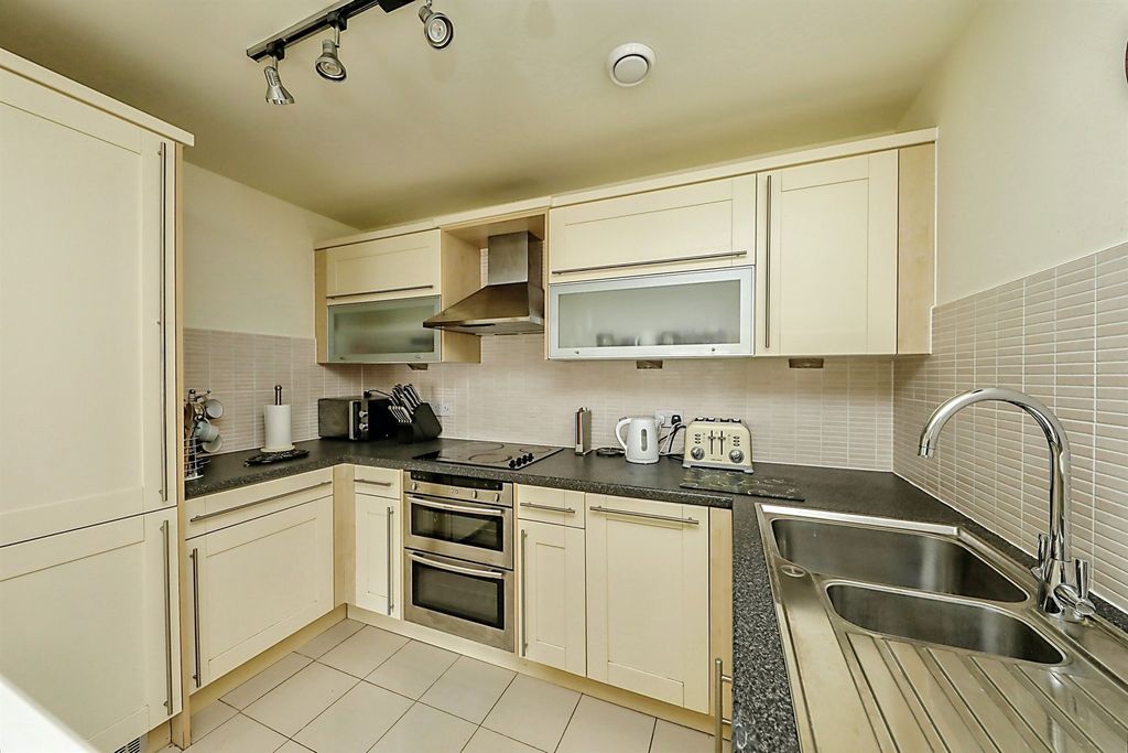 Property photo 3 of 14