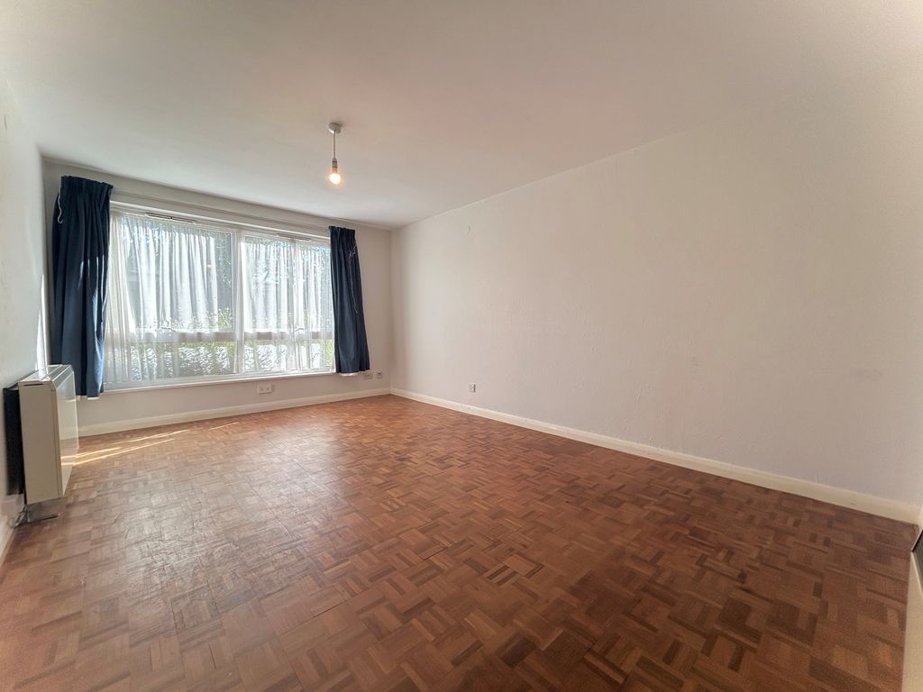 Property photo 2 of 12 1