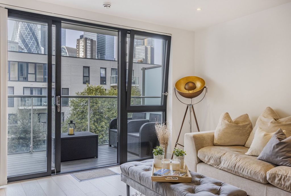 Property photo 2 of 21