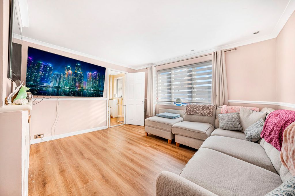 Property photo 3 of 22