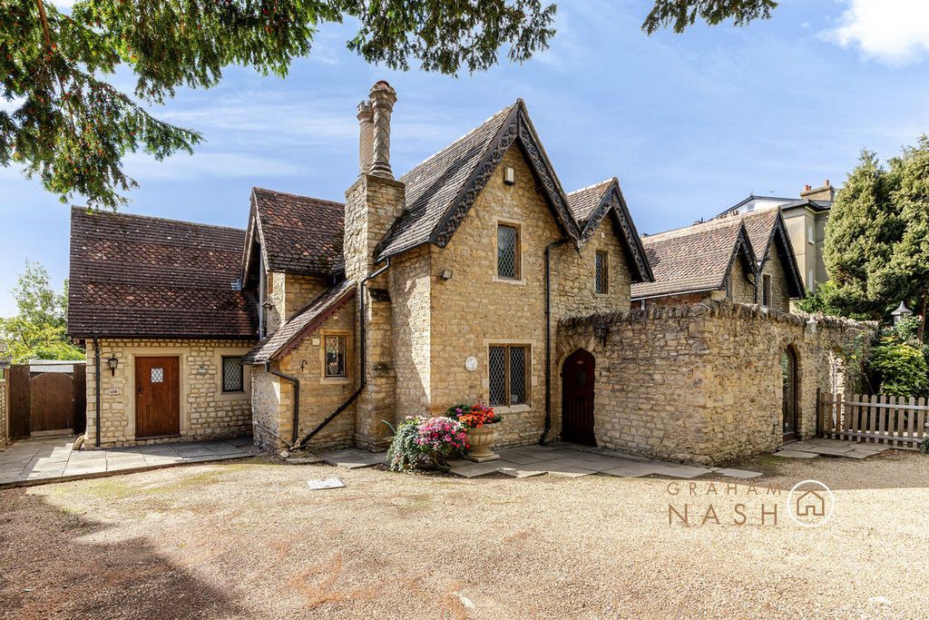 Property photo 2 of 34