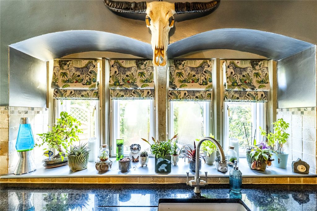 Property photo 3 of 18 Mullion Windows