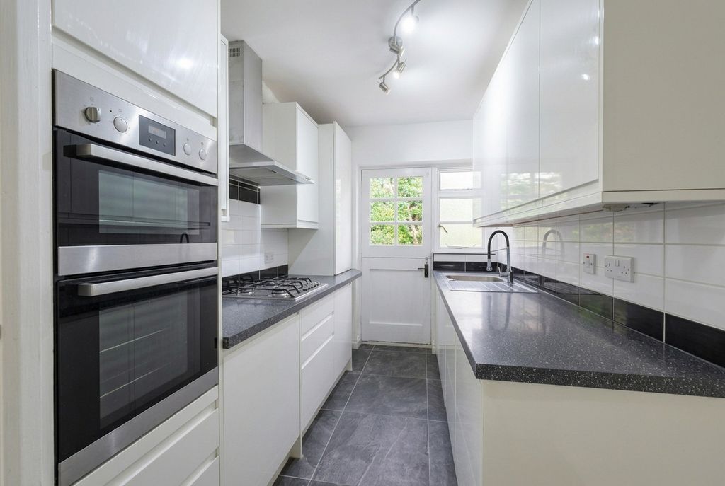Property photo 3 of 6