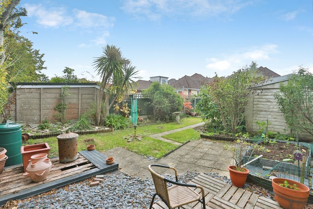 Property photo 2 of 18 Garden