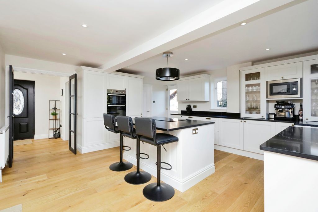 Property photo 3 of 18 Photography