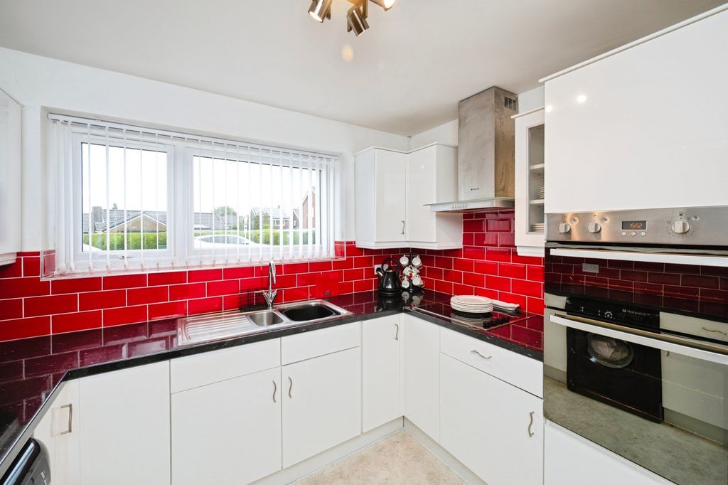 Property photo 2 of 17 Kitchen