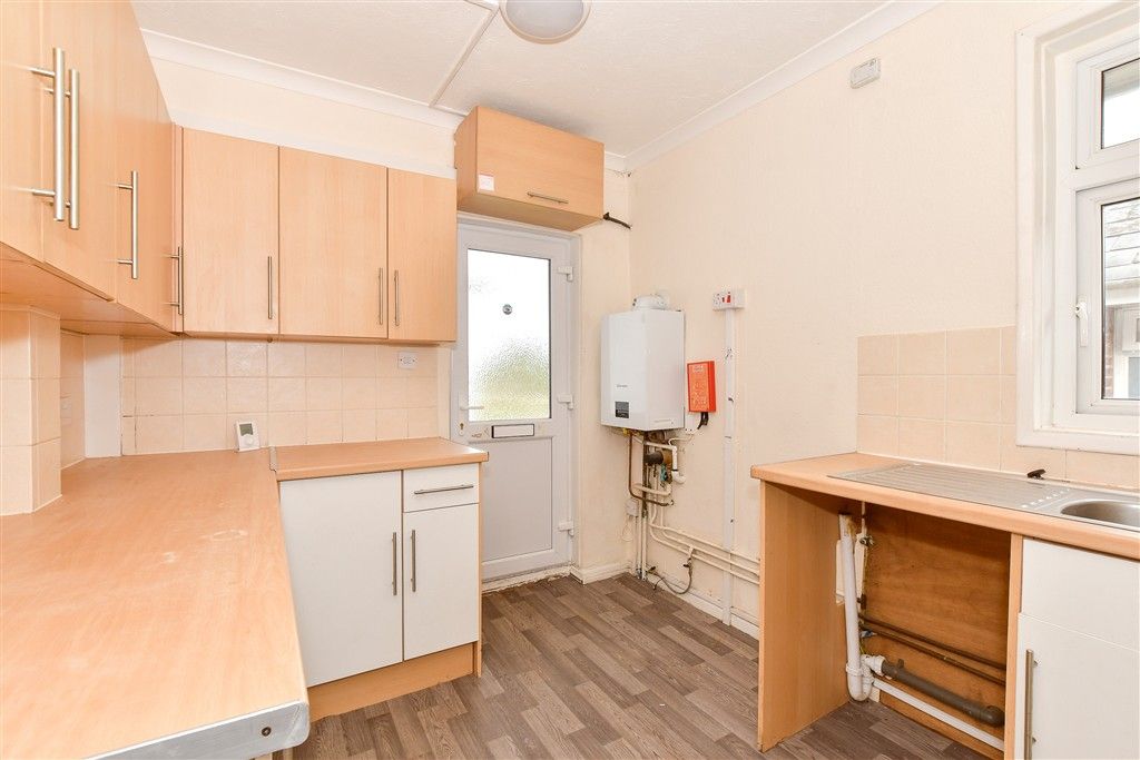 Property photo 3 of 8 Kitchen