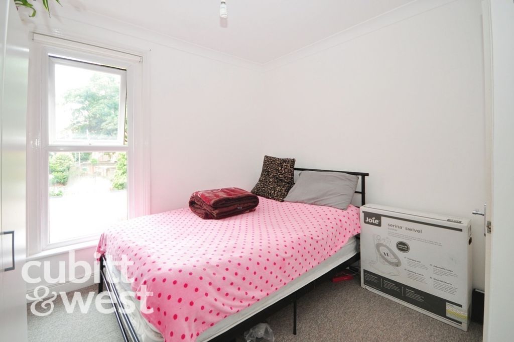 Property photo 3 of 5