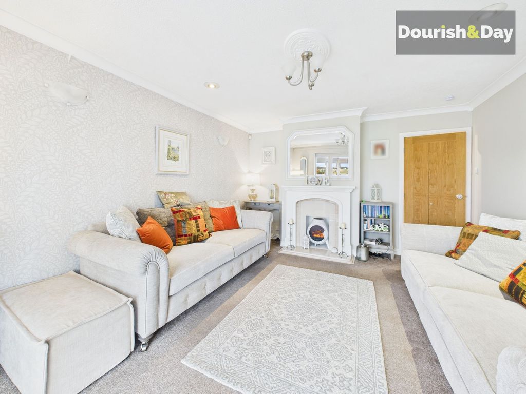 Property photo 2 of 28