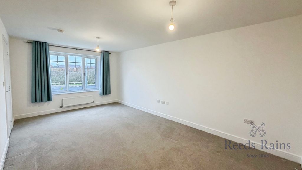 Property photo 2 of 20 Lounge