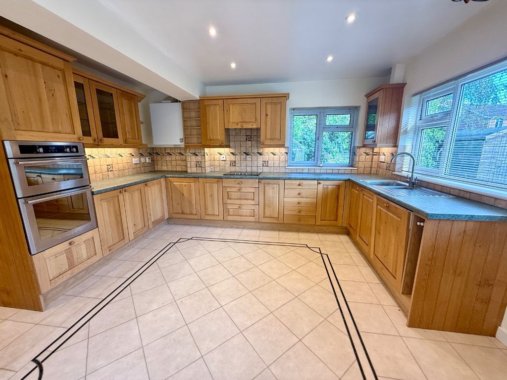 Property photo 3 of 32 3923856