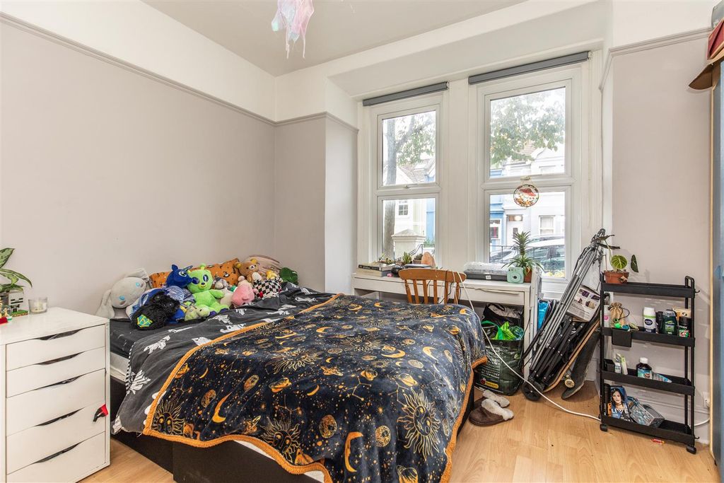 Property photo 3 of 10 Bedroom 1