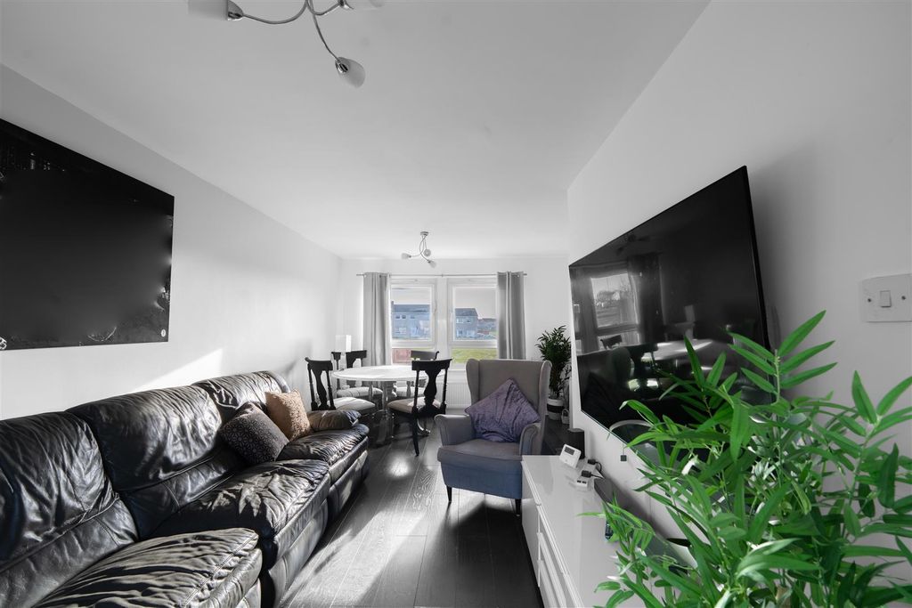 Property photo 2 of 12 Lounge.Jpg