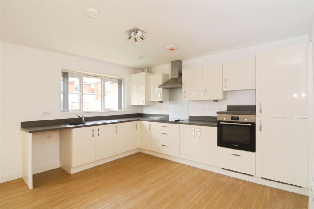 Property photo 3 of 11 Living Kitchen