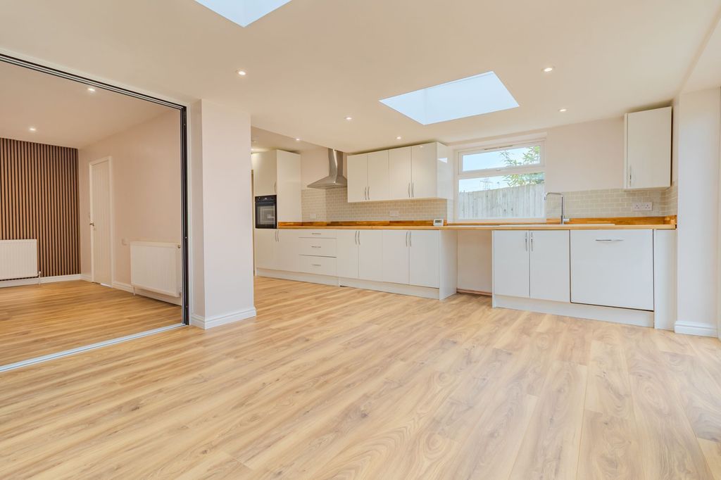 Property photo 2 of 24