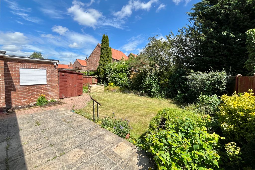 Property photo 2 of 21 19