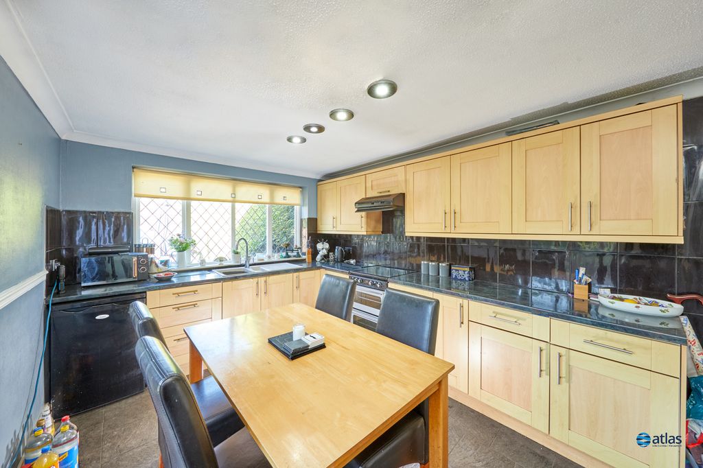Property photo 3 of 15 Kitchen