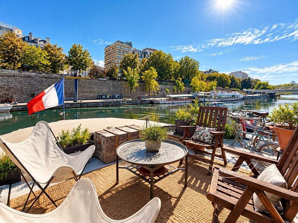 Property photo 1 of 11 Houseboat For Sale, Paris 4th Arrondissement – 75 m², Port De l’Arsenal, 3 Terraces