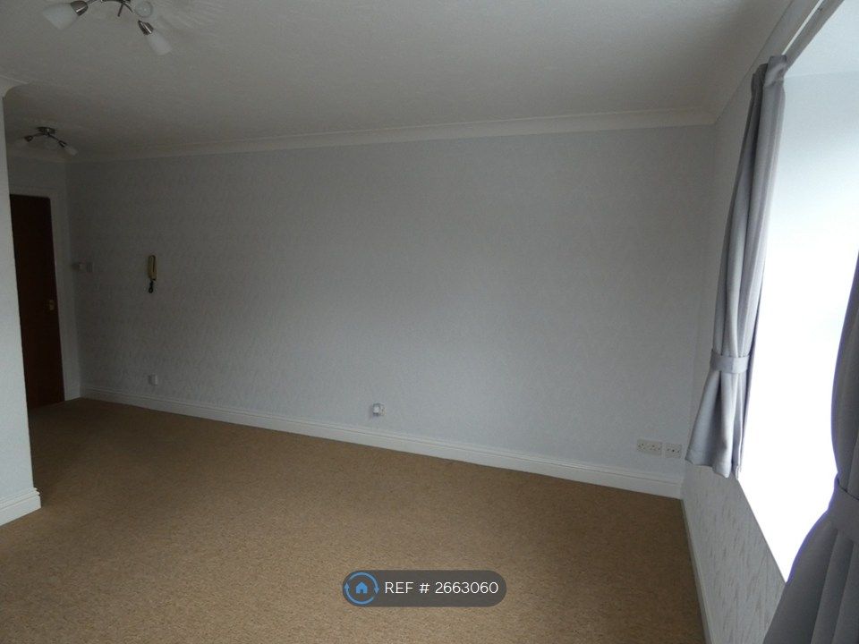 Property photo 3 of 15 Living Room