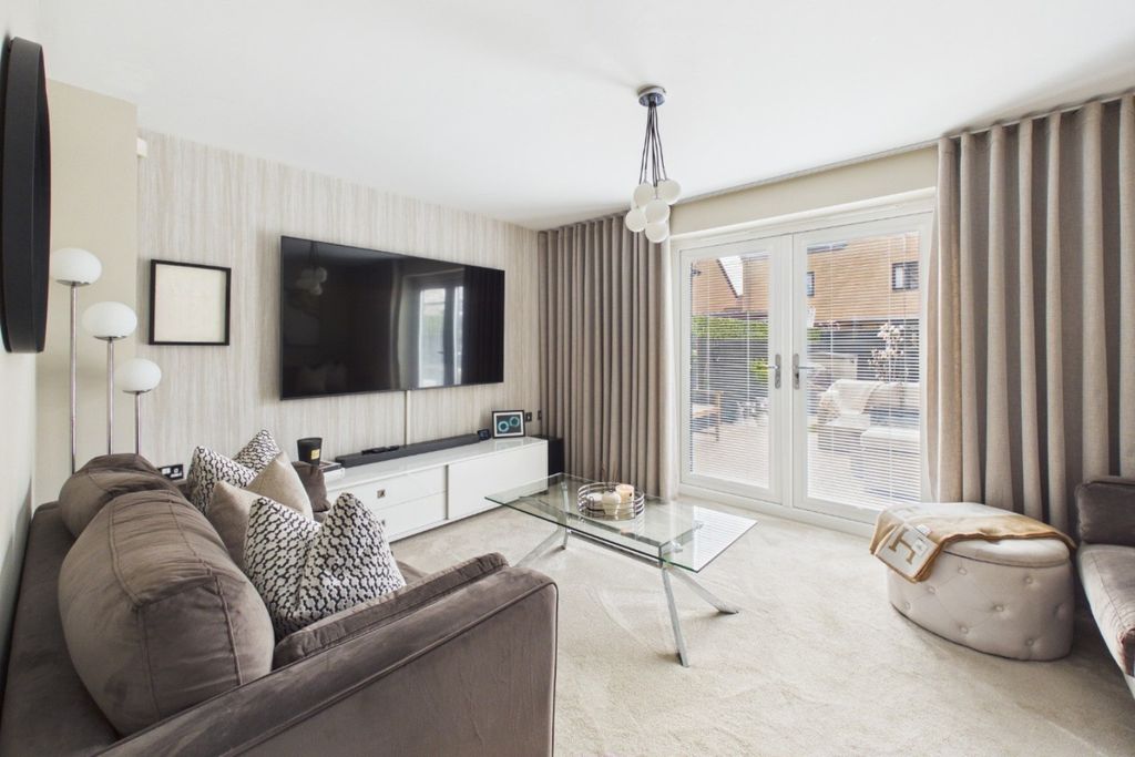 Property photo 3 of 10 4993176