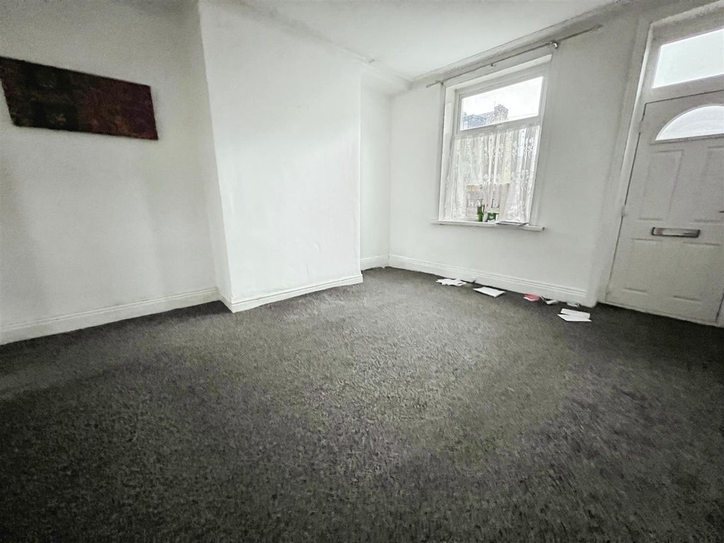 Property photo 2 of 14 Lounge