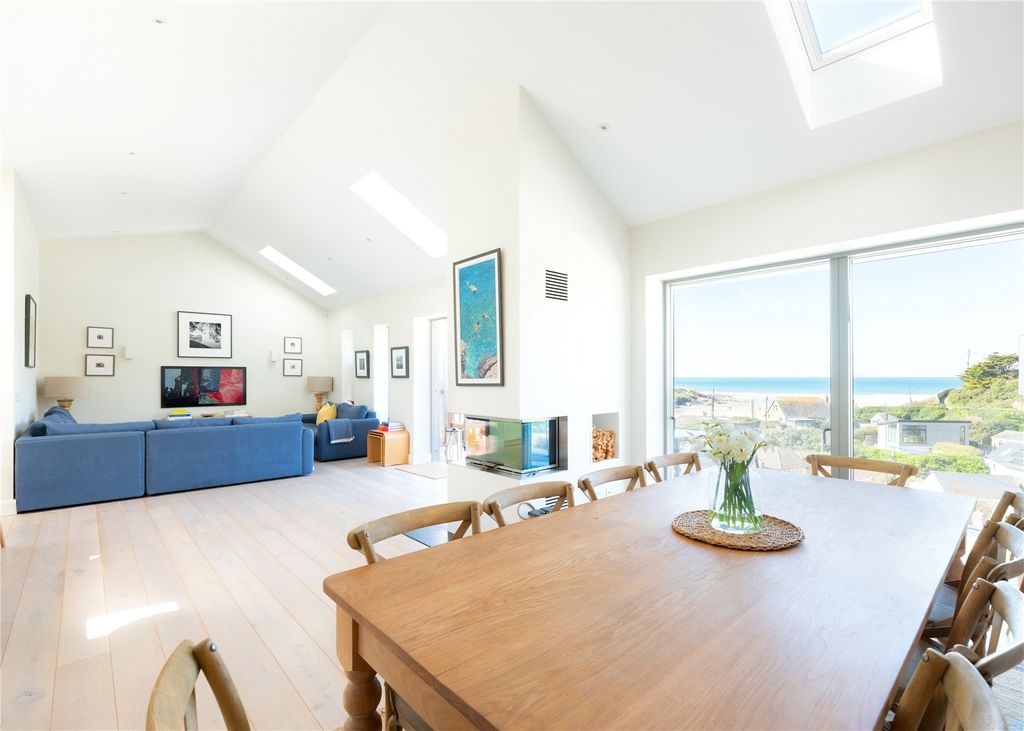 Property photo 2 of 25 Open Plan Living