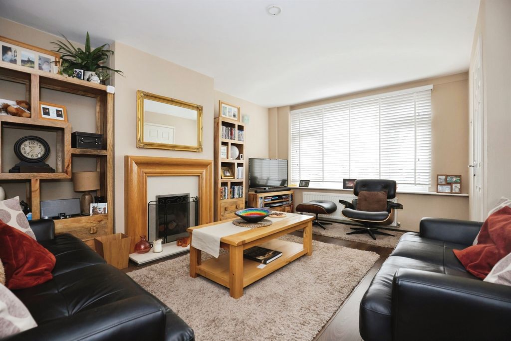 Property photo 3 of 12