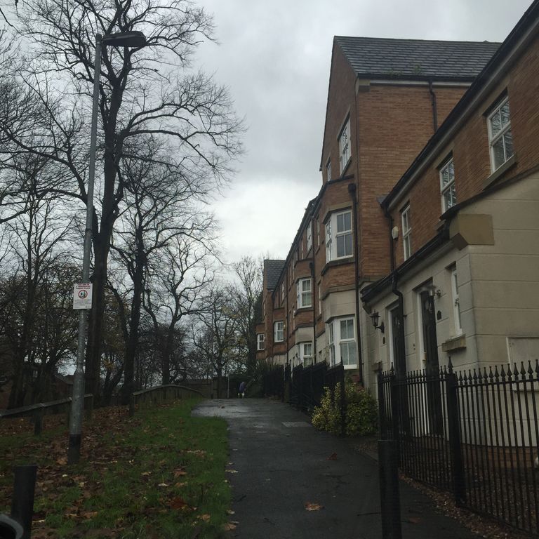 Property photo 1 of 8 37 Tuke Grove, Room 3