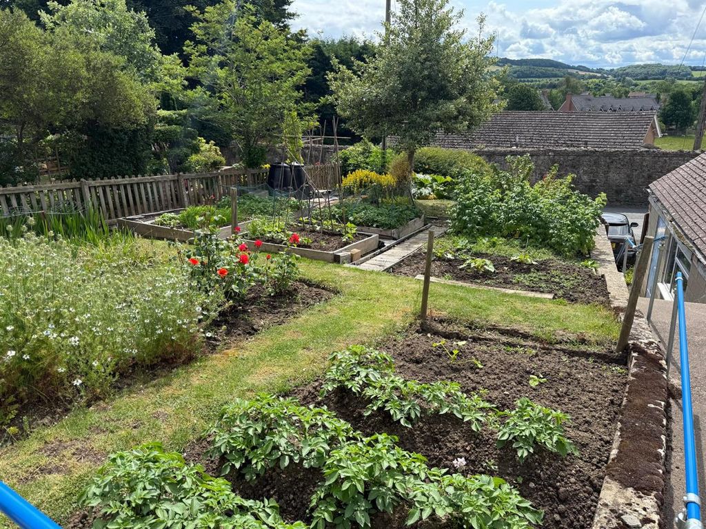 Property photo 2 of 20