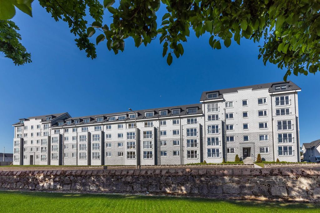 Property photo 1 of 10 Royal Cornhill Apartments