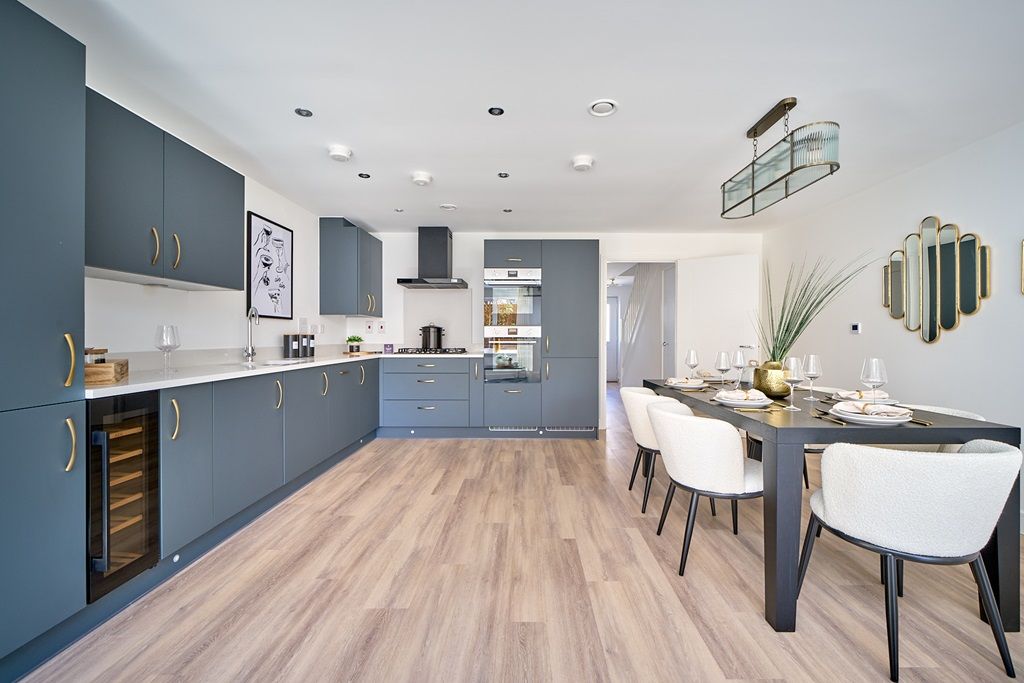 Property photo 2 of 17 Beautiful Family Kitchen