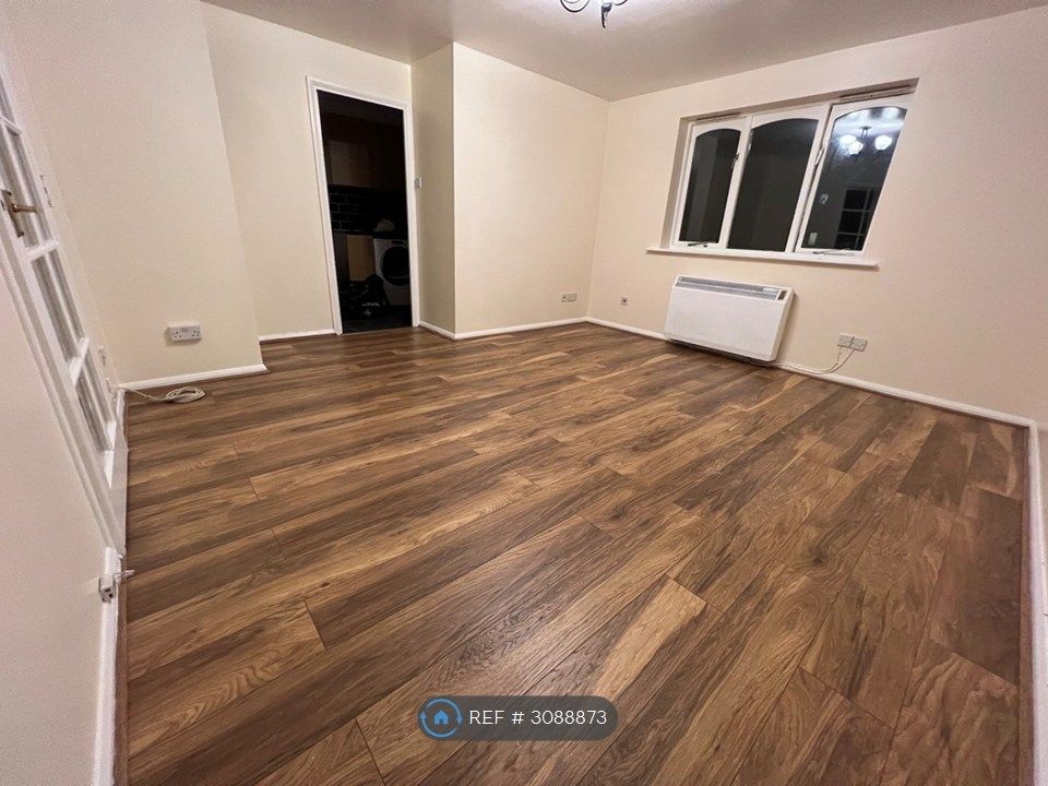 Property photo 1 of 7 Living Room