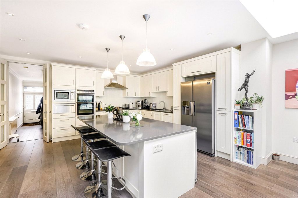 Property photo 2 of 16 Kitchen