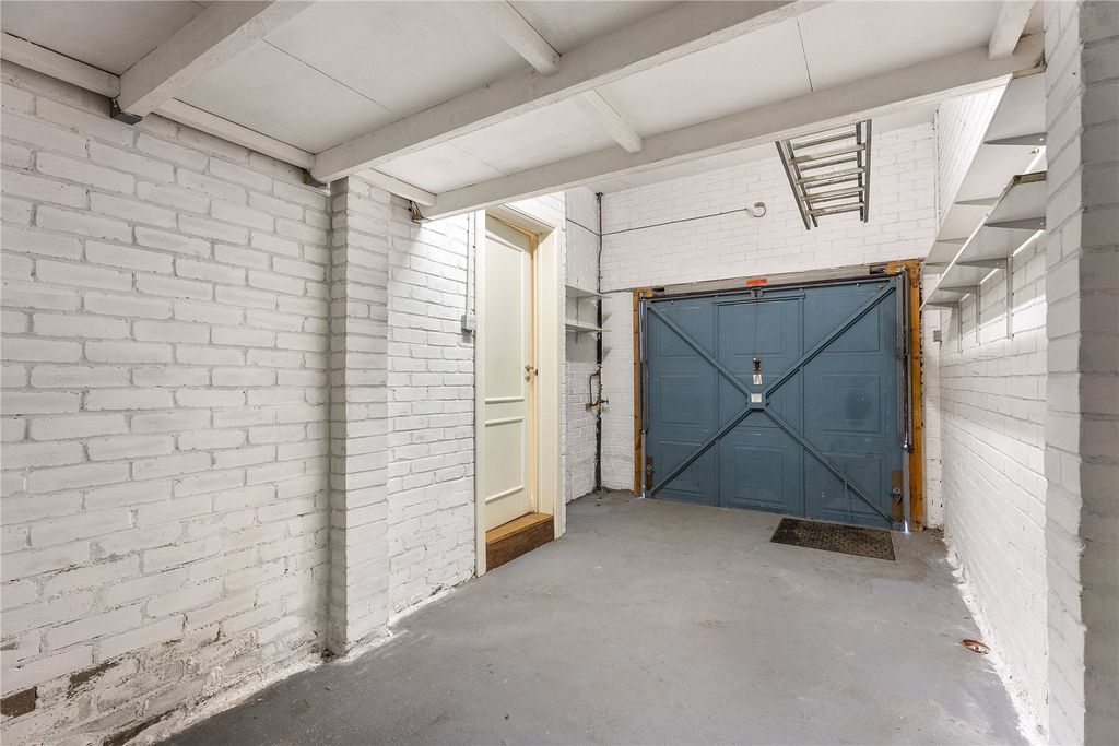 Property photo 3 of 39 83 Orchard Brae Ave